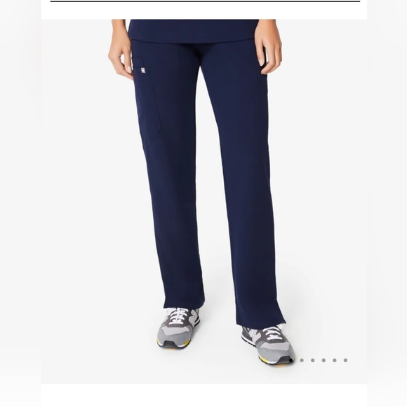 Figs Kade Cargo Petite Small Scrub Pants - Picture 1 of 3